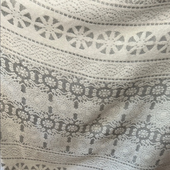 Signature Collection Elegant Gray Patterned Shawl - Picture 2 of 6